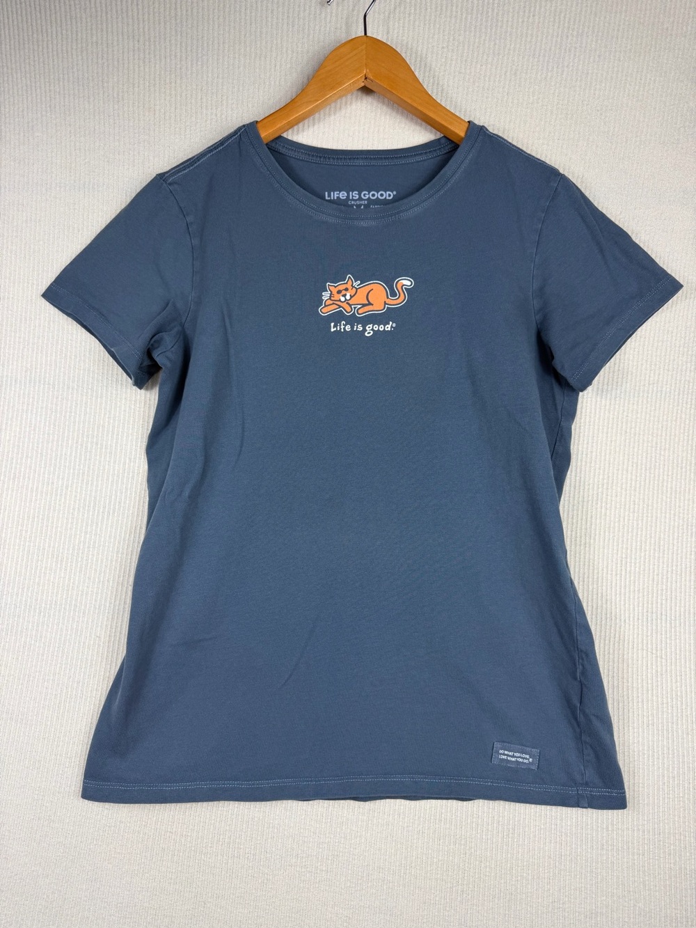 Life Is Good Crusher Women’s Medium Blue Orange Cat Graphic Short Sleeve T-Shirt